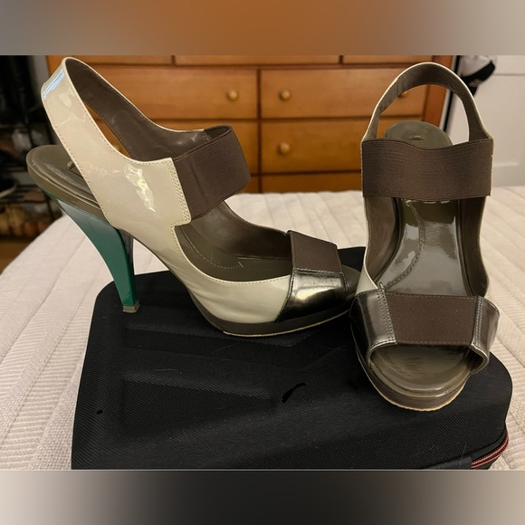 BCBG MaxAzria color block heels - Picture 4 of 11